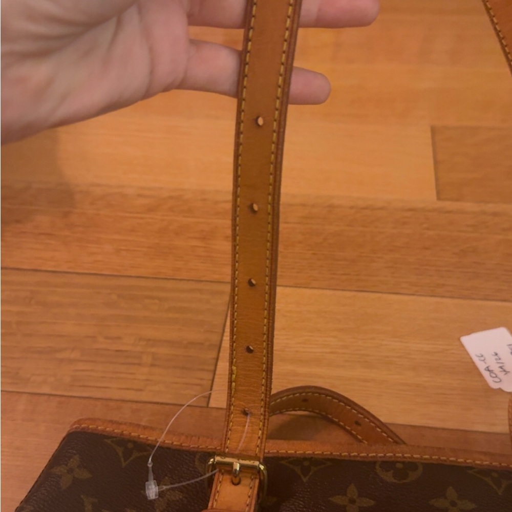 Louis Vuitton Bucket Monogram Shoulder Bag - Picture 4 of 17